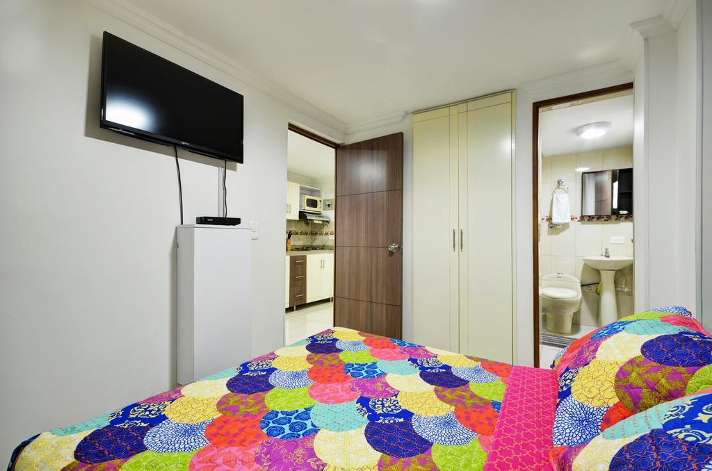 Apartamentos Amoblados Jg De La 70 メデジン エクステリア 写真