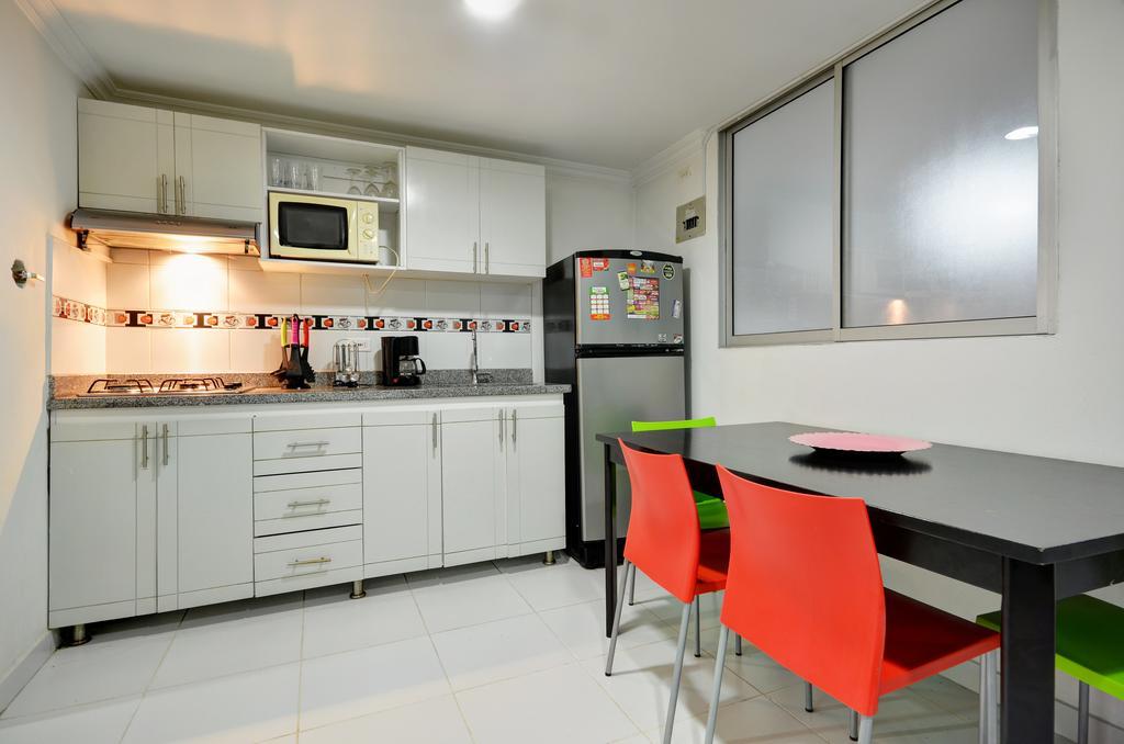 Apartamentos Amoblados Jg De La 70 メデジン エクステリア 写真