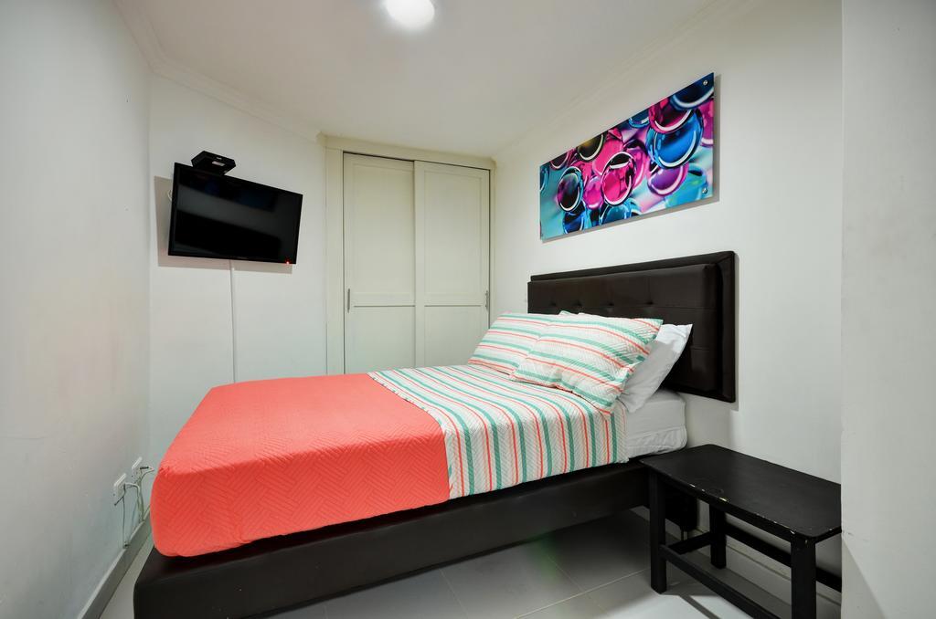 Apartamentos Amoblados Jg De La 70 メデジン エクステリア 写真