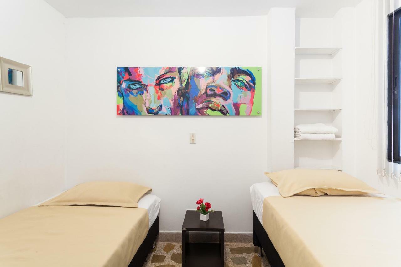 Apartamentos Amoblados Jg De La 70 メデジン エクステリア 写真