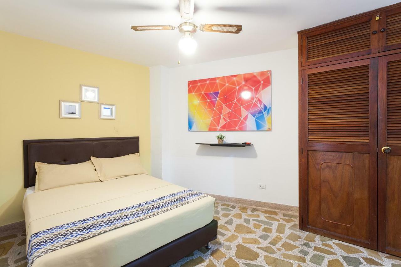 Apartamentos Amoblados Jg De La 70 メデジン エクステリア 写真