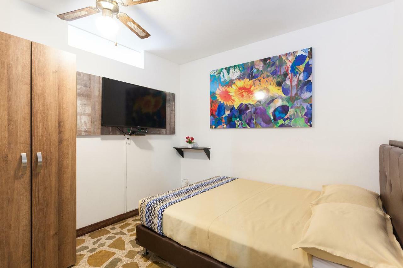 Apartamentos Amoblados Jg De La 70 メデジン エクステリア 写真