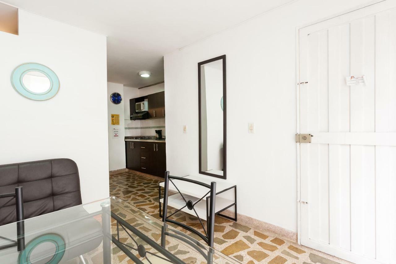 Apartamentos Amoblados Jg De La 70 メデジン エクステリア 写真