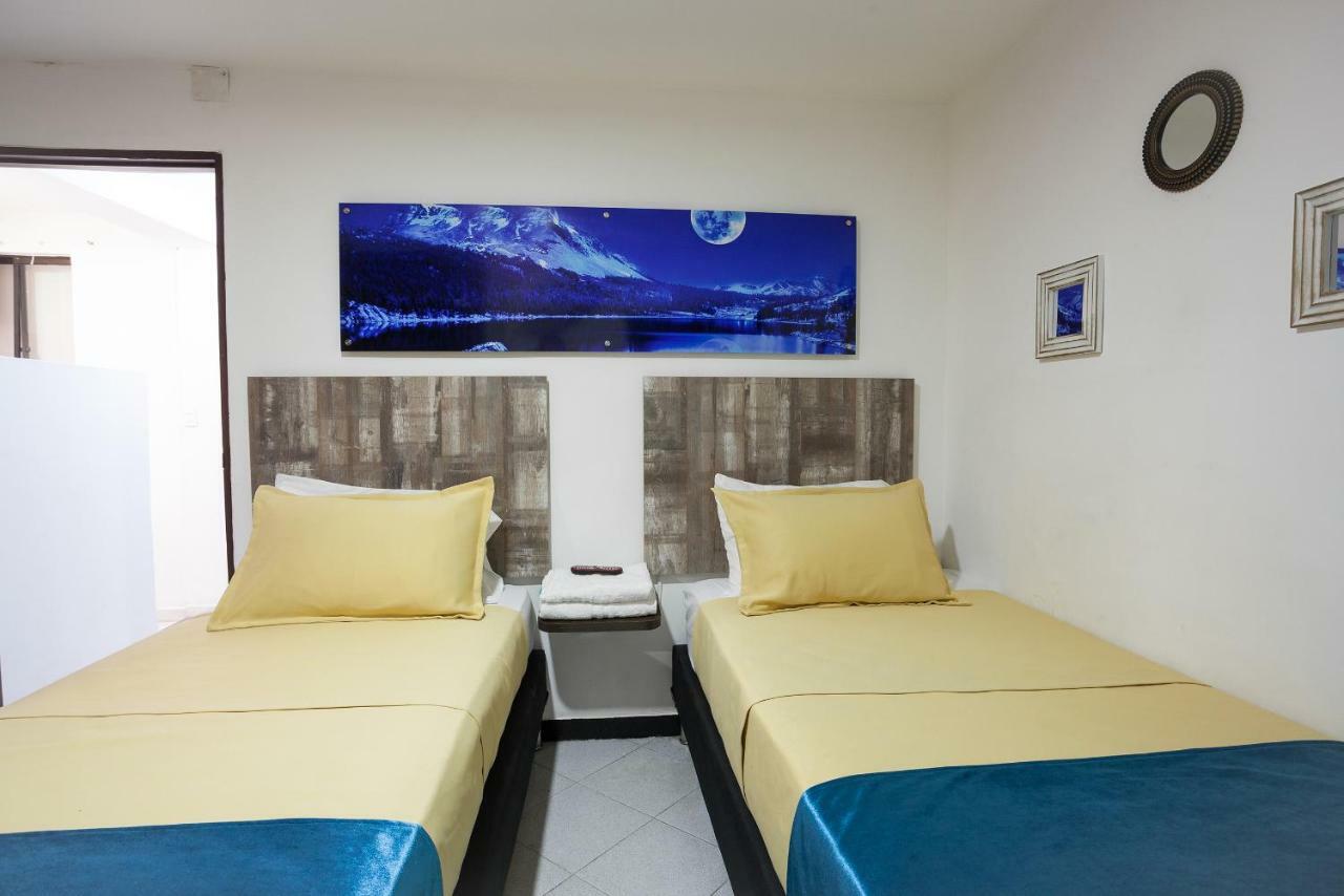 Apartamentos Amoblados Jg De La 70 メデジン エクステリア 写真