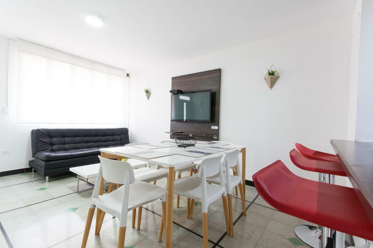 Apartamentos Amoblados Jg De La 70 メデジン エクステリア 写真