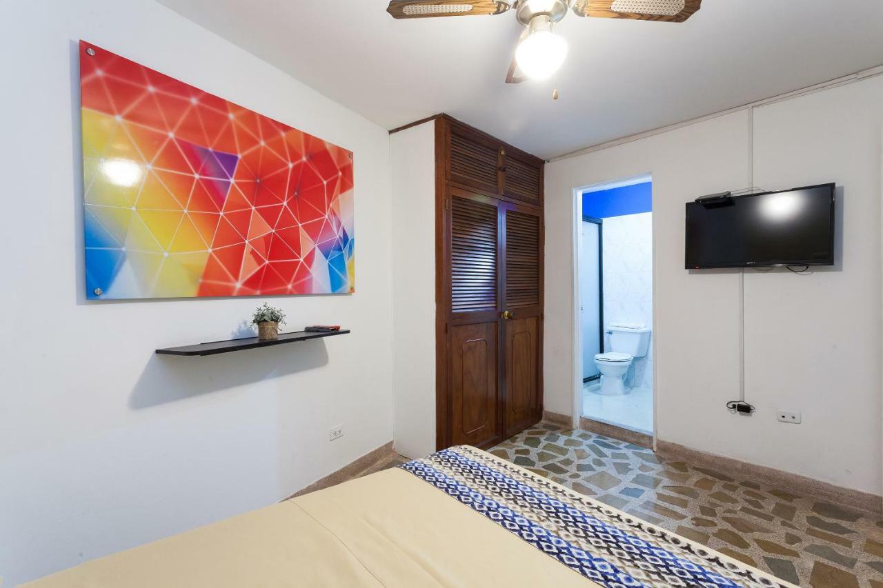 Apartamentos Amoblados Jg De La 70 メデジン エクステリア 写真