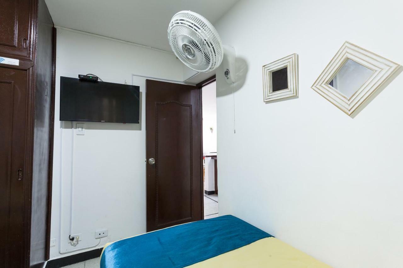 Apartamentos Amoblados Jg De La 70 メデジン エクステリア 写真