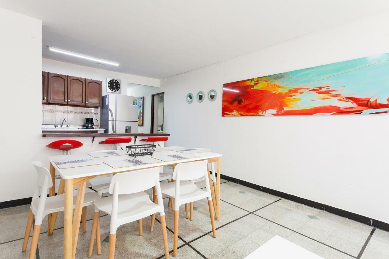 Apartamentos Amoblados Jg De La 70 メデジン エクステリア 写真