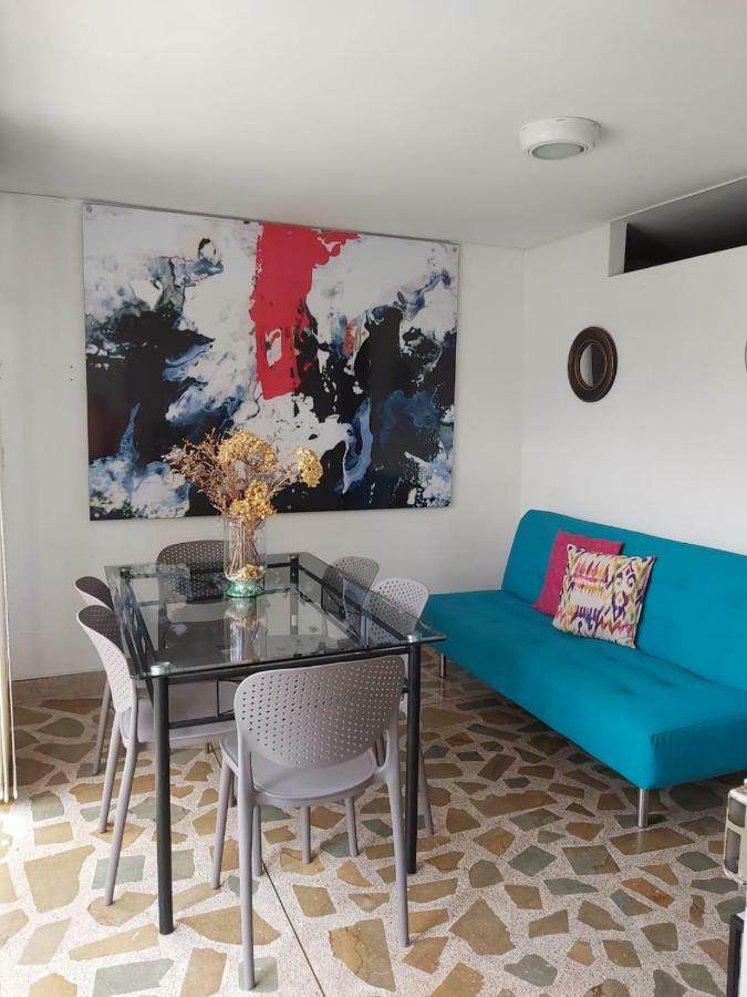 Apartamentos Amoblados Jg De La 70 メデジン エクステリア 写真