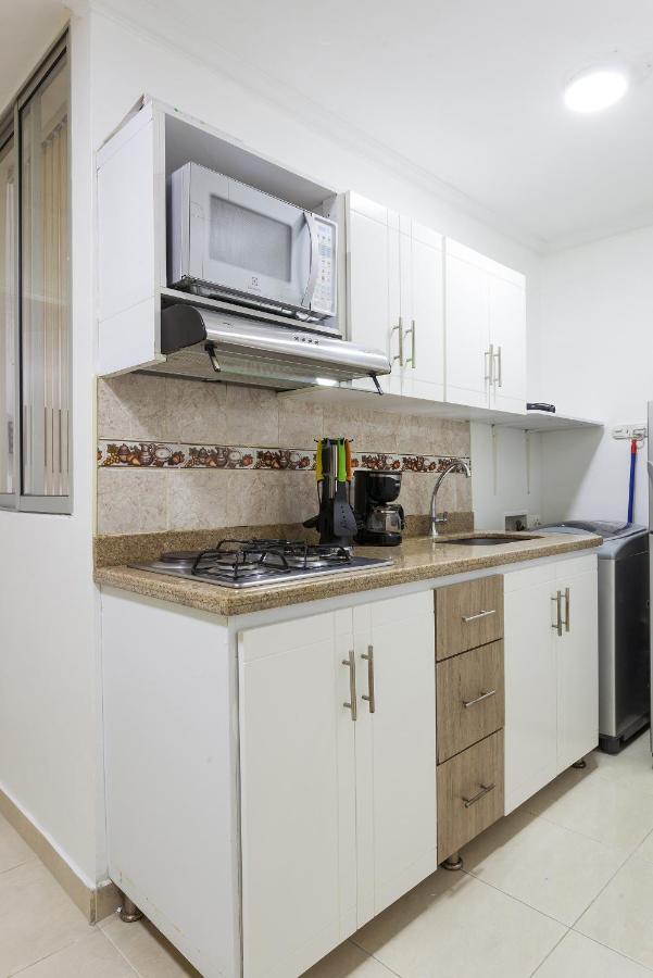 Apartamentos Amoblados Jg De La 70 メデジン エクステリア 写真