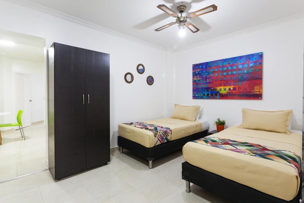 Apartamentos Amoblados Jg De La 70 メデジン エクステリア 写真